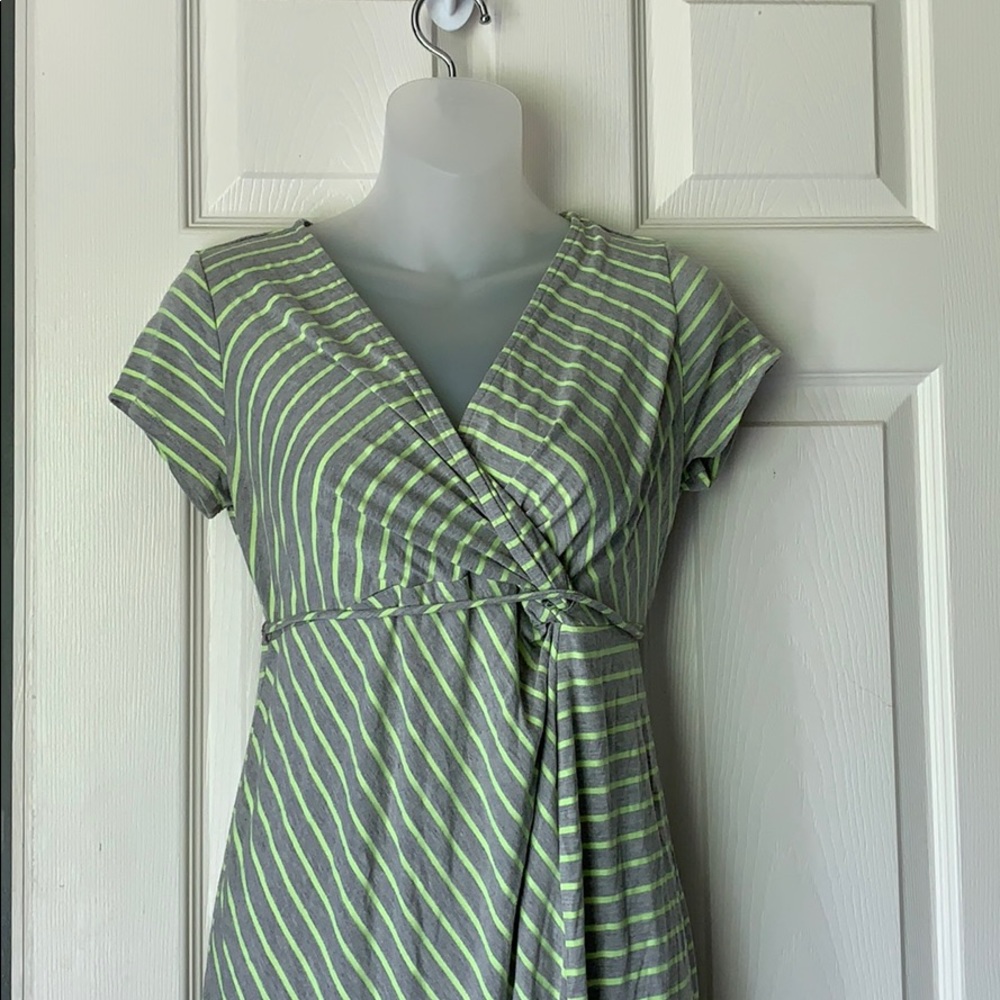 Cute maternity dress!